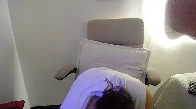 Snapshot of LAURA_SMIITH chatting on 19, 3, 2025 LAURA SMIITH online show from 19, 3, 2025