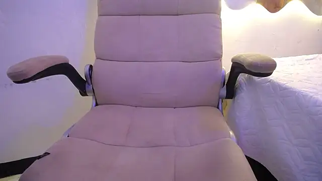 Snapshot of LAURA_SMIITH chatting on 21, 3, 2025 LAURA SMIITH online show from 21, 3, 2025