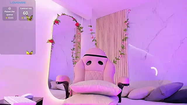 Snapshot of Aria_montgomeri chatting on 2, 10, 2025 Aria montgomeri online show from 2, 10, 2025