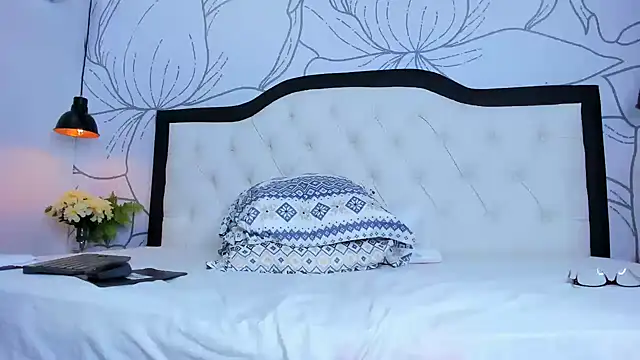 margot smith  online show from 14, 12, 2024