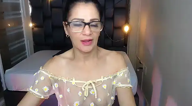 margot smith  online show from 6, 3, 2025