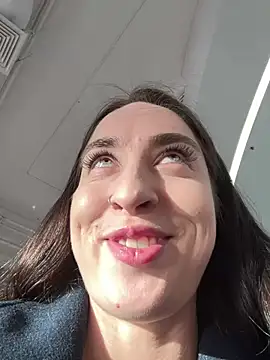 Holly Play online show from 13, 12, 2024