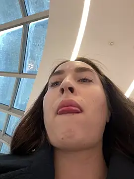 Holly Play online show from 13, 1, 2025