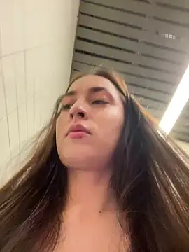 Holly Play online show from 24, 1, 2025