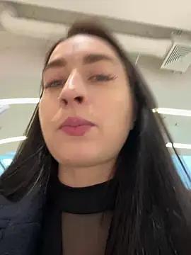 Holly Play online show from 27, 1, 2025