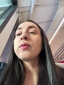 Holly Play online show from 4, 2, 2025