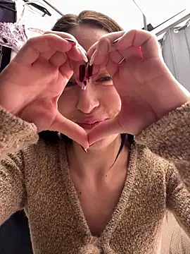 Holly Play online show from 26, 2, 2025