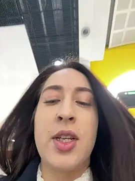 Holly Play online show from 17, 3, 2025