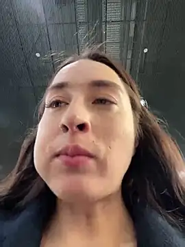 Holly Play online show from 20, 3, 2025