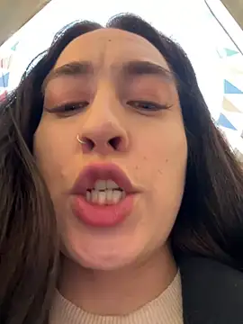 Holly Play online show from 22, 3, 2025