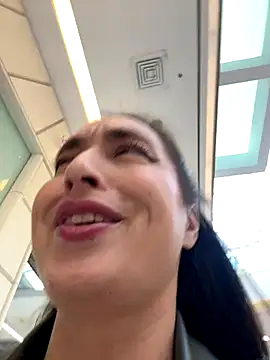 Holly Play online show from 28, 9, 2025