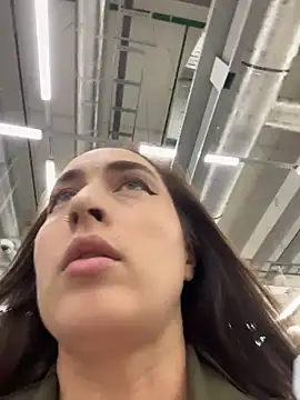 Holly Play online show from 3, 10, 2025