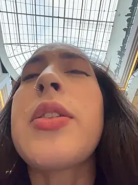 Holly Play online show from 20, 10, 2025