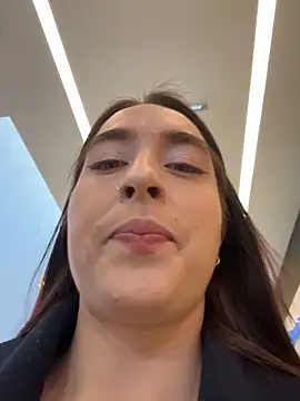 Holly Play online show from 5, 4, 2026