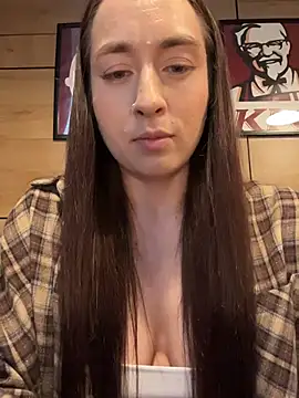 Holly Play online show from 19, 5, 2026