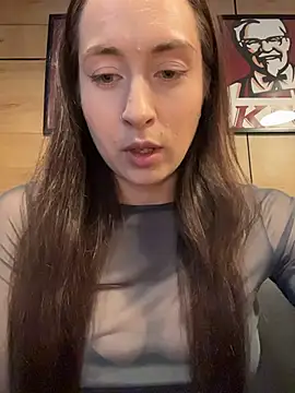Snapshot of Holly_Play chatting on 4, 7, 2026 Holly Play online show from 4, 7, 2026