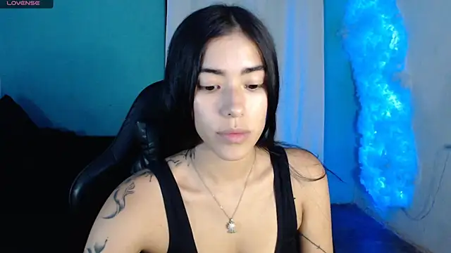 Snapshot of LESLIEBLACK_ chatting on 2, 4, 2026 LESLIEBLACK online show from 2, 4, 2026