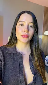 Snapshot of Alessia-miller_ chatting on 17, 6, 2026 Alessia-miller online show from 17, 6, 2026