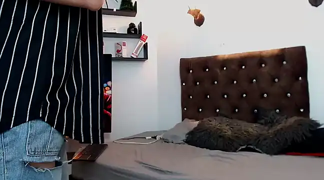 flowers18 online show from 10, 1, 2025