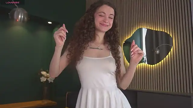 Snapshot of Curly_Moon chatting on 7, 7, 2026 Curly Moon online show from 7, 7, 2026