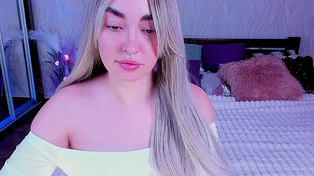 Snapshot of Miss_Elia chatting on 21, 12, 2024 Miss Elia online show from 21, 12, 2024