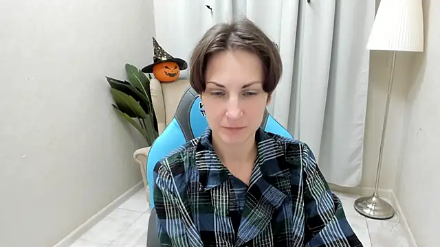 Snapshot of AuroraScript chatting on 27, 10, 2025 AuroraScript online show from 27, 10, 2025