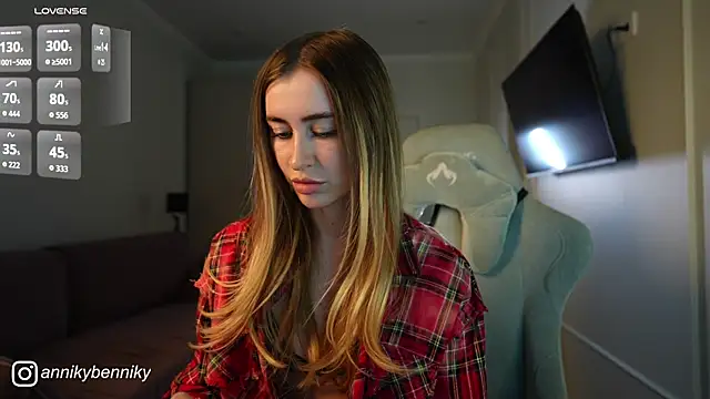 Coconutkittyy online show from 6, 11, 2025