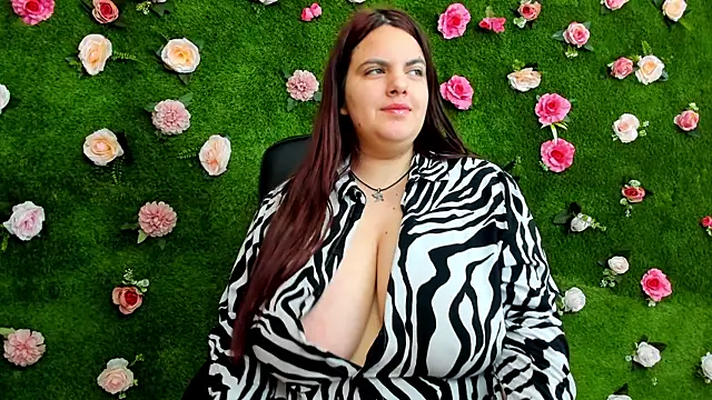 Huge Titties  online show from 3, 3, 2025