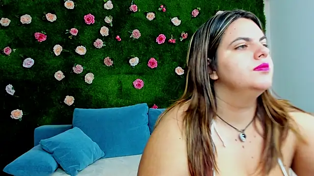 Huge Titties  online show from 15, 10, 2025