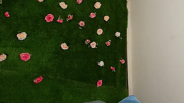 Huge Titties  online show from 11, 4, 2026