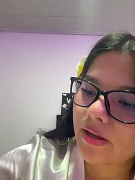 Snapshot of SophieHarris_ chatting on 9, 5, 2026 SophieHarris online show from 9, 5, 2026