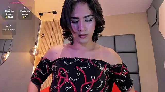 HOTTY RED  online show from 19, 12, 2024