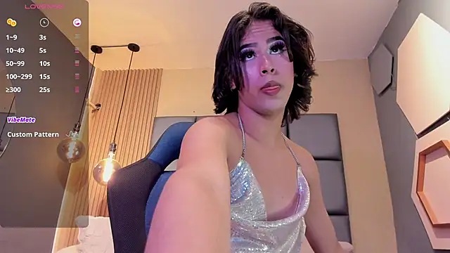 HOTTY RED  online show from 24, 12, 2024
