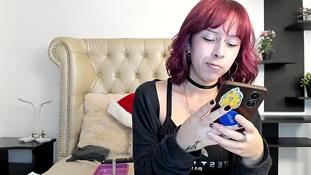 AlexaFoxy18 online show from 8, 12, 2024