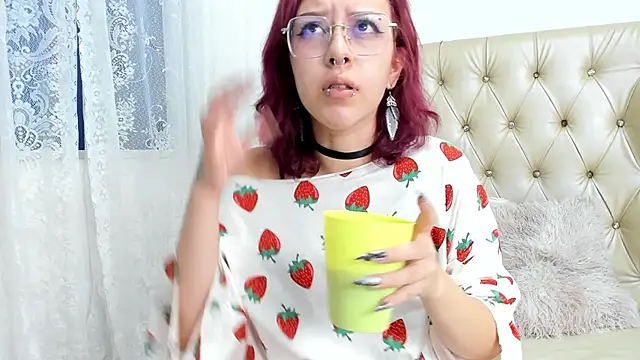 AlexaFoxy18 online show from 6, 3, 2025