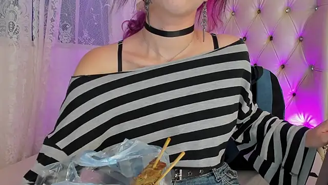 AlexaFoxy18 online show from 25, 9, 2025