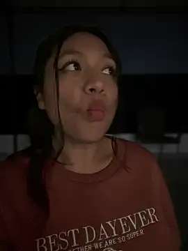 Im Little online show from 28, 2, 2025