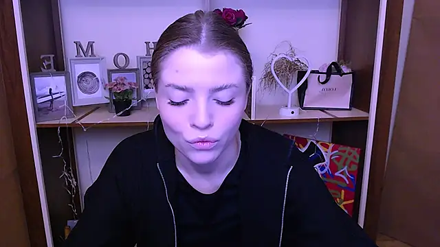 MissOliviaa  online show from 24, 12, 2024