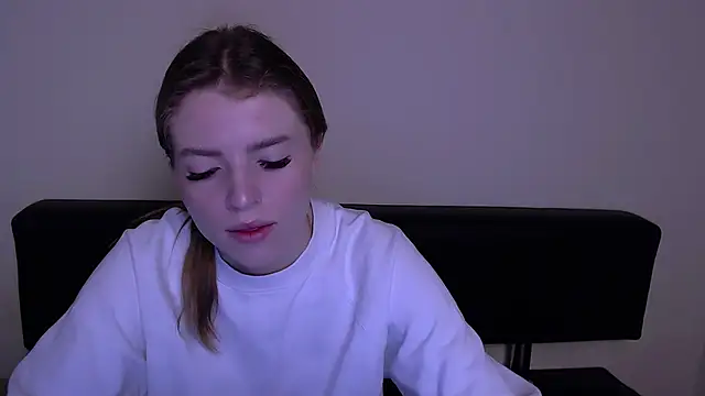 Snapshot of MissOliviaa_ chatting on 5, 3, 2025 MissOliviaa  online show from 5, 3, 2025