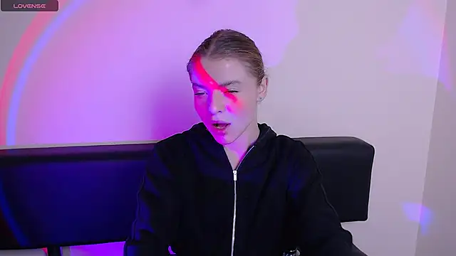 MissOliviaa  online show from 27, 10, 2025