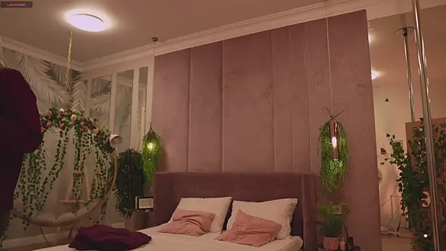 Smiley Mia online show from 22, 11, 2025