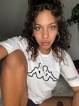 Snapshot of AlyssaHottv_ chatting on 30, 3, 2026 AlyssaHottv online show from 30, 3, 2026