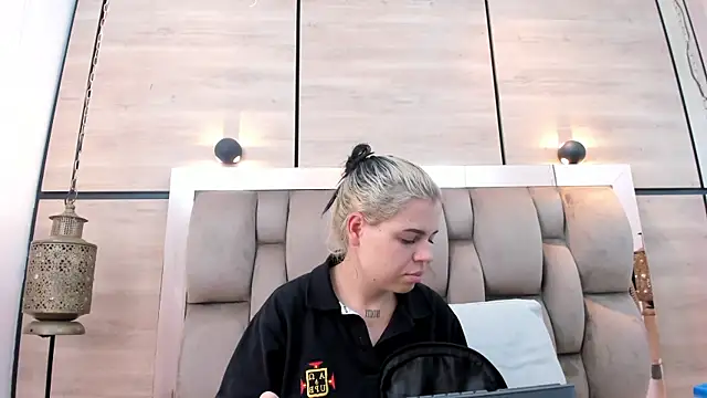 dorothy vegga online show from 8, 4, 2026