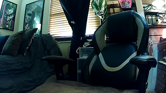 slutty guy12 online show from 1, 3, 2025