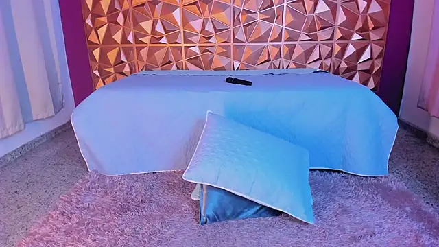 keendaall online show from 31, 12, 2024