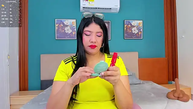 Snapshot of estrella_bigboobs14 chatting on 4, 7, 2026 estrella bigboobs14 online show from 4, 7, 2026