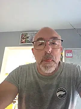 Snapshot of Crosss-23cm chatting on 23, 6, 2026 Crosss-23cm online show from 23, 6, 2026