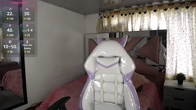 Mia Fischer online show from 10, 2, 2025