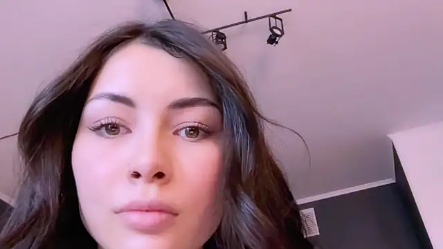 valorant girl online show from 7, 3, 2025