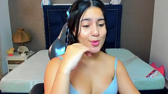 Snapshot of MaiteFlores chatting on 5, 5, 2026 MaiteFlores online show from 5, 5, 2026
